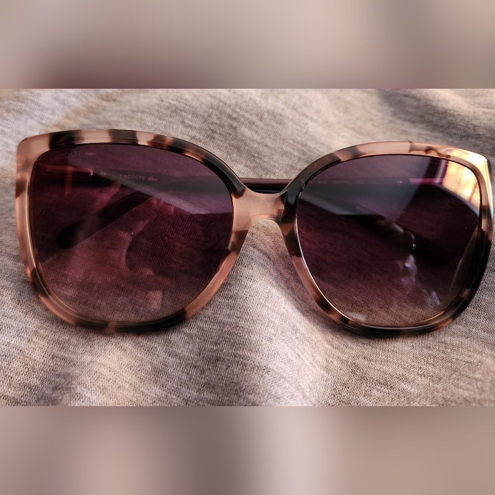 NWOT Lacoste Sunglasses: light tortoise shell with burgundy arms